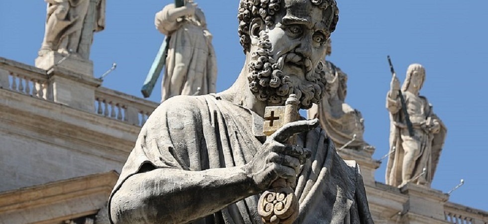 Statua di San Pietro realizzata da Giuseppe De Fabris - Piazza di San Pietro. Foto di Raffale Pagani - Wikipedia